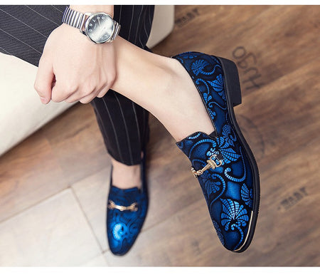 New pointed British men's business dress set with leather shoes and oversized men's shoes, fashionable and versatile