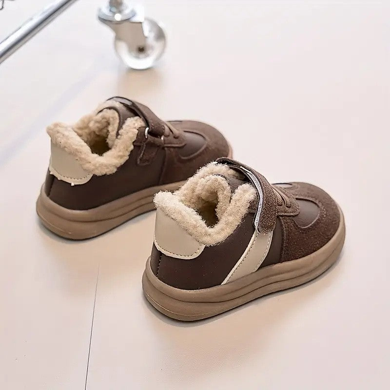 Boys Girls Winter Warm Shoes for Kids Sports Sneakers Fleece-Lined Soft Rubber Sole Anti Slip Retro Frosted Leather Casual Shoes