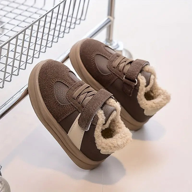 Boys Girls Winter Warm Shoes for Kids Sports Sneakers Fleece-Lined Soft Rubber Sole Anti Slip Retro Frosted Leather Casual Shoes