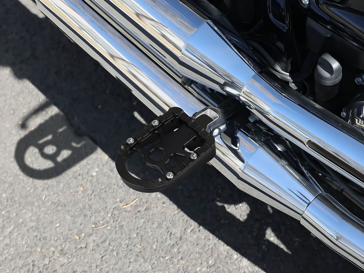 Motorcycle Footpegs Passenger Footrest Foot Pegs For Harley Softail Breakout Fat Bob Fat Boy Low Rider S Street Bob 2018-2025