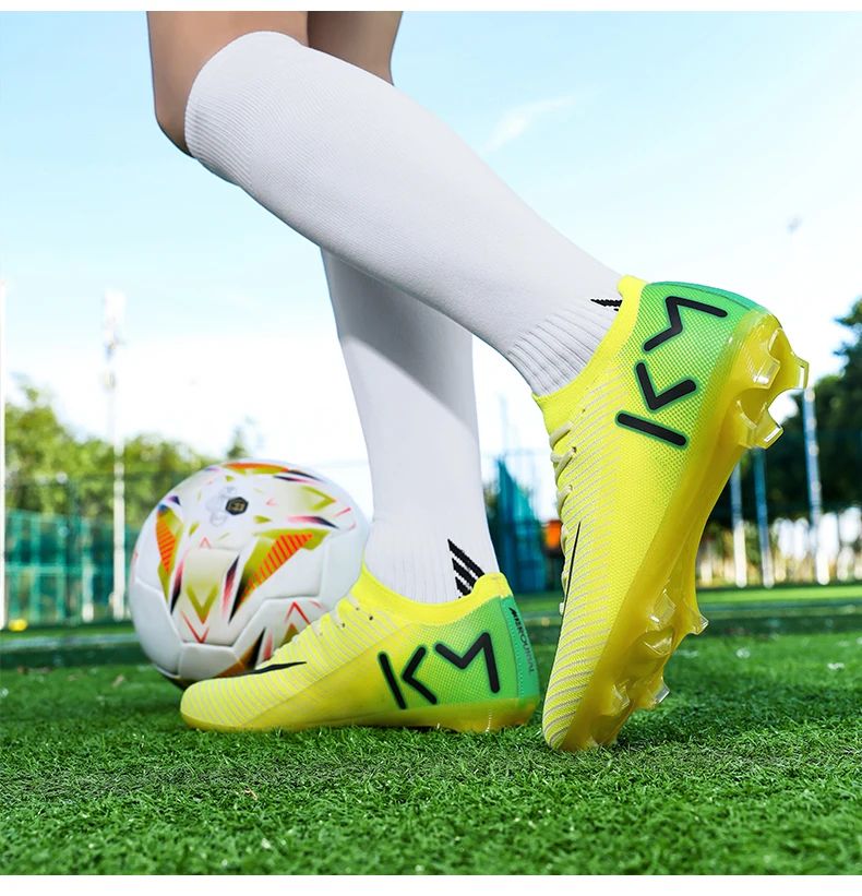 New Men Women Football Field Boots Studded Comfortable Unisex Soccer Shoes Cleats Ultralight Professional Sneakers Comfortable