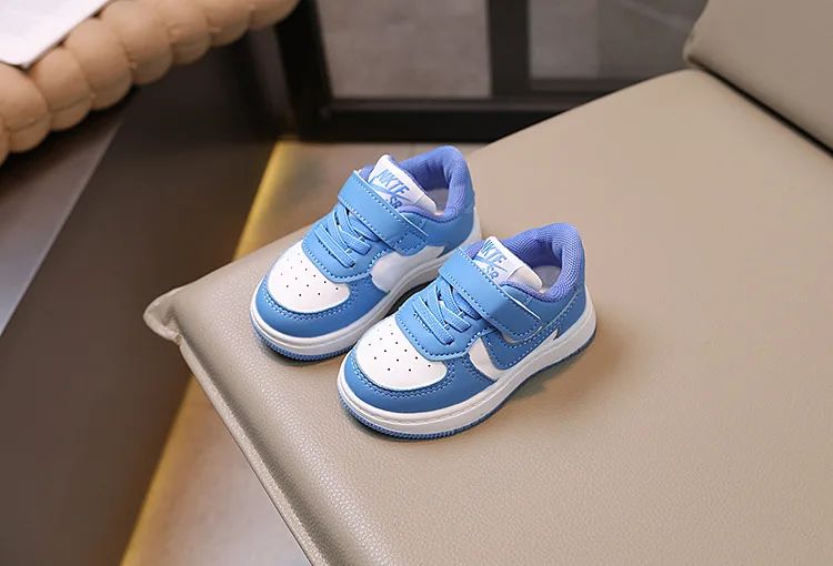Children's Sports Shoes Low-Top Soft Bottom Color Blocking Board Shoes Boys and Girls Fashionable Hundred Non-slip Casual Shoes