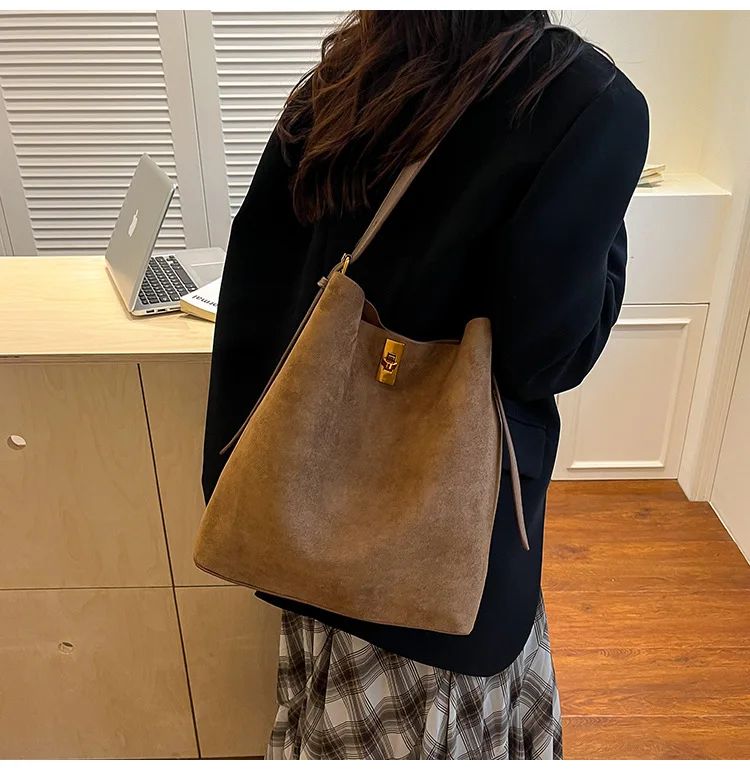 Shoulder Bags Bucket Bag Retro Suede Fur Women Tote Bag New Style Versatile Shoulder & Crossbody Bag 2025