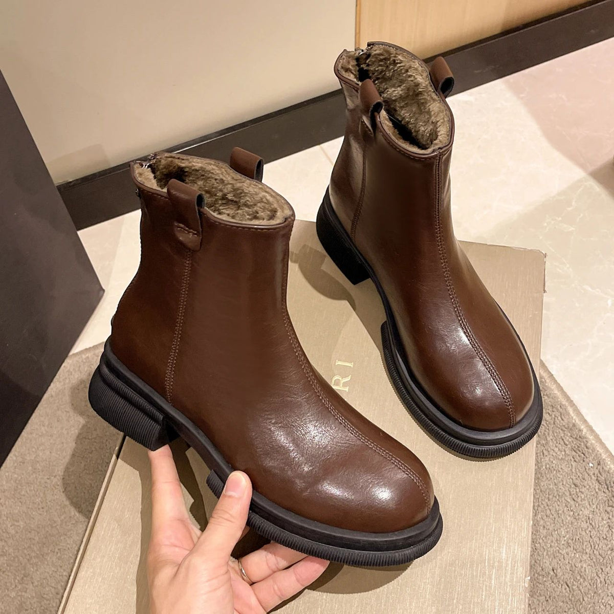 New Women Ankle Boots Fashion Female Square Heel Low-Heel Shoes Lady Boots Leather Woman Low-heel Keep Warm Ankle Boots Q109