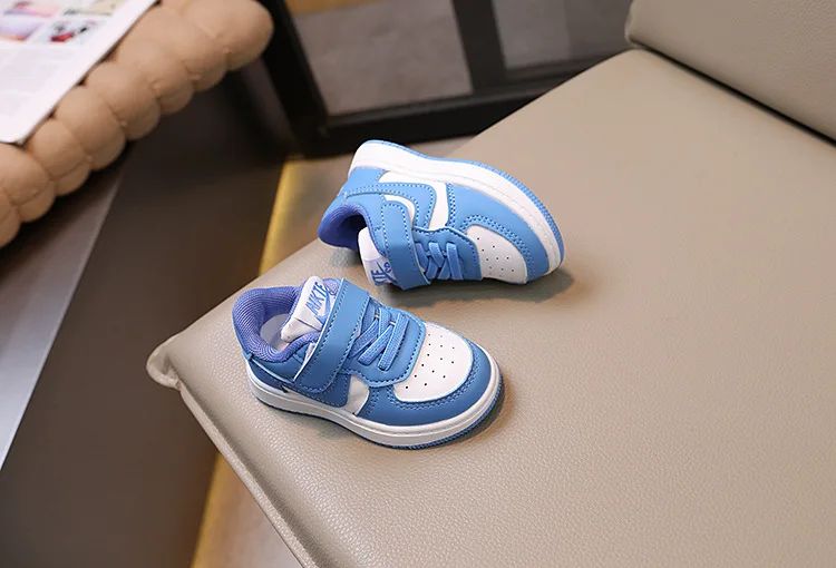 Children's Sports Shoes Low-Top Soft Bottom Color Blocking Board Shoes Boys and Girls Fashionable Hundred Non-slip Casual Shoes