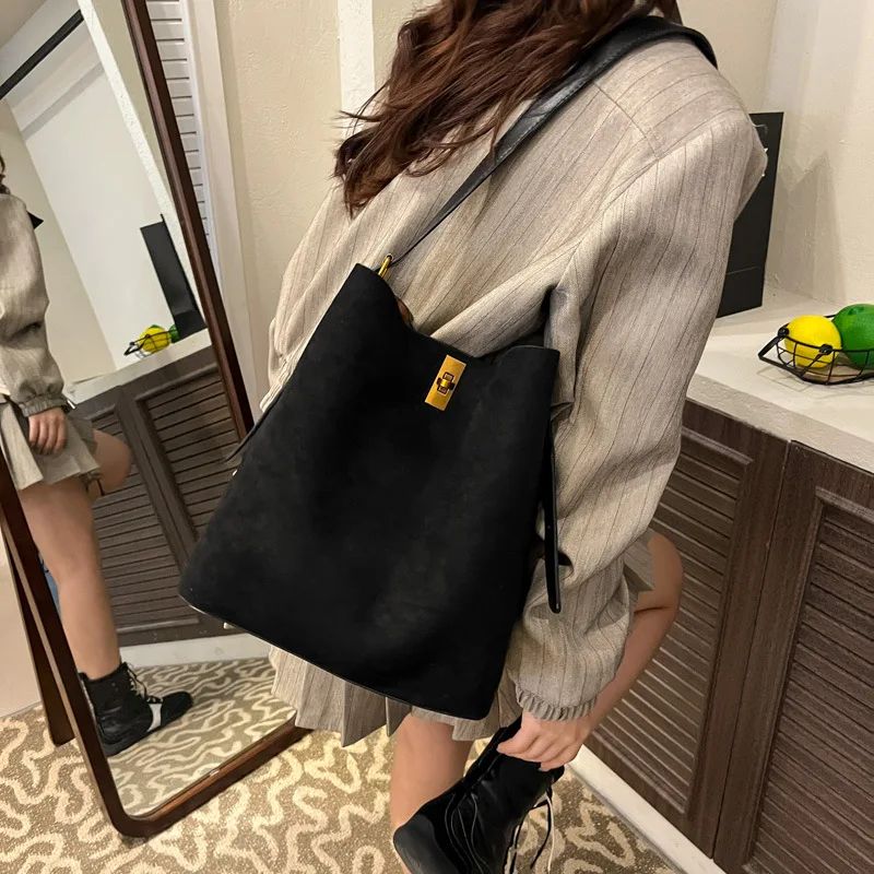 Shoulder Bags Bucket Bag Retro Suede Fur Women Tote Bag New Style Versatile Shoulder & Crossbody Bag 2025