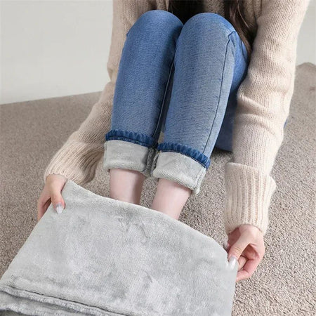 Winter Lady Thermal Plush Jeans Snow Warm Stretch Jeans Hot Sale High Waist Fleece Pants Female Straight Leg Denim Trousers