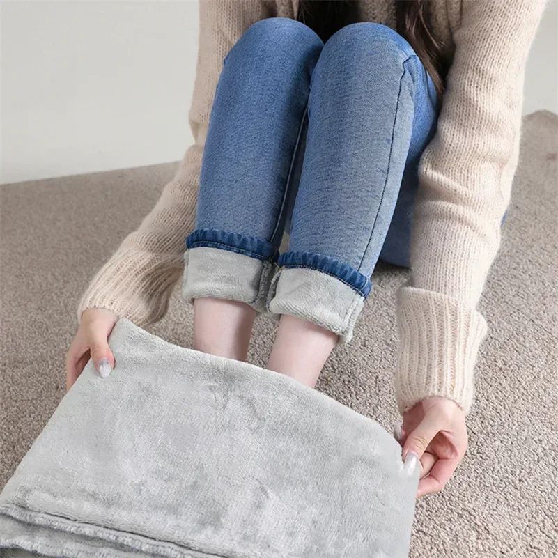 Winter Lady Thermal Plush Jeans Snow Warm Stretch Jeans Hot Sale High Waist Fleece Pants Female Straight Leg Denim Trousers