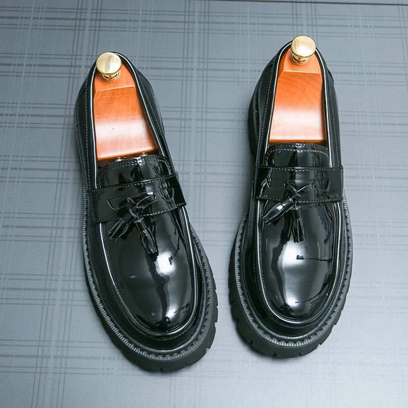 Handmade Fashion Men Tassel Loafers Thick Soled Leather Gentleman Fashion Slip-on Shoes Men’s Business Dating Formal Party Shoes