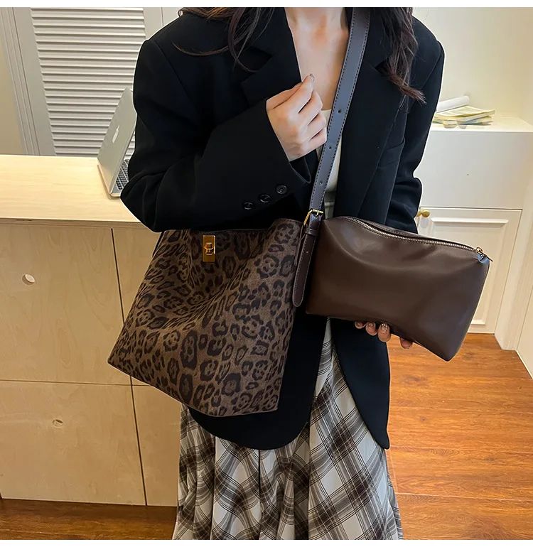 Shoulder Bags Bucket Bag Retro Suede Fur Women Tote Bag New Style Versatile Shoulder & Crossbody Bag 2025