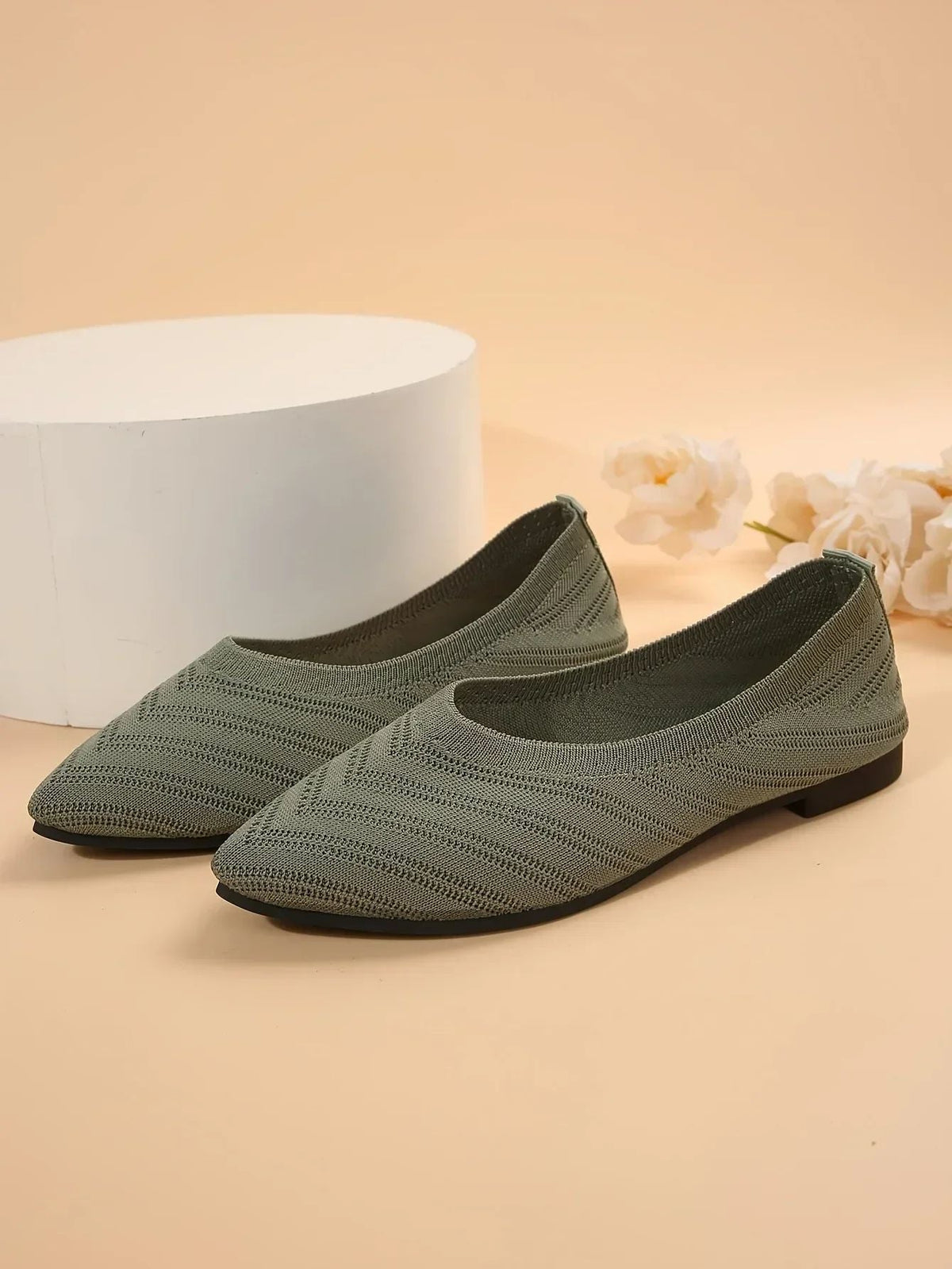 Women's Pointed Toe Flat Shoes Solid Color Knitted Slip on Shoes Casual Breathable Ballet Flats Women Flat Shoes Loafers Women