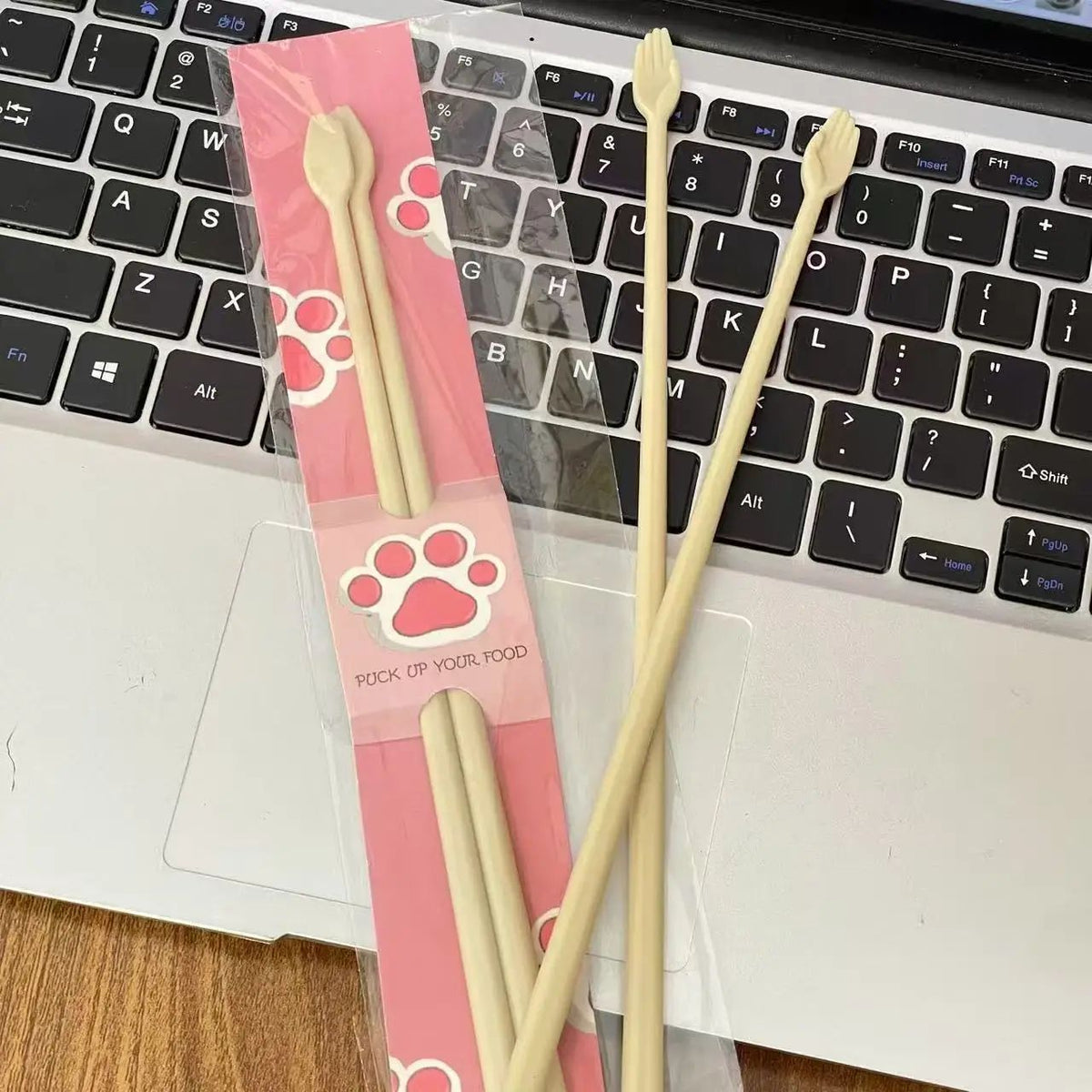 A pair Creative Palm Chopsticks Kitchen supplies Reusable chopsticks Plastic small hands cat claws chopsticks
