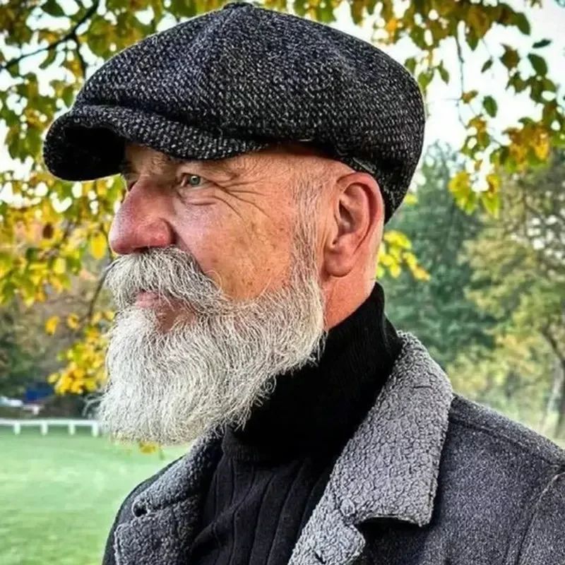 2025 New Classic Hat for Men Caps Vintage Retro Tweed Peaky Blinders Beret Hat Flat Peaked Cap Street Hats for Women Men