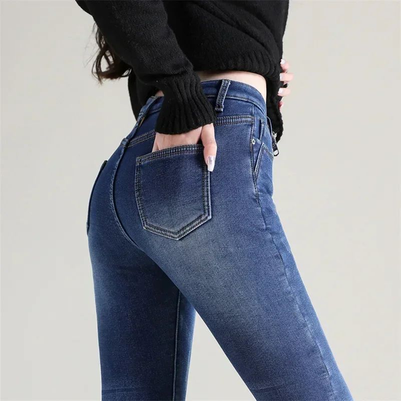 Winter Lady Thermal Plush Jeans Snow Warm Stretch Jeans Hot Sale High Waist Fleece Pants Female Straight Leg Denim Trousers