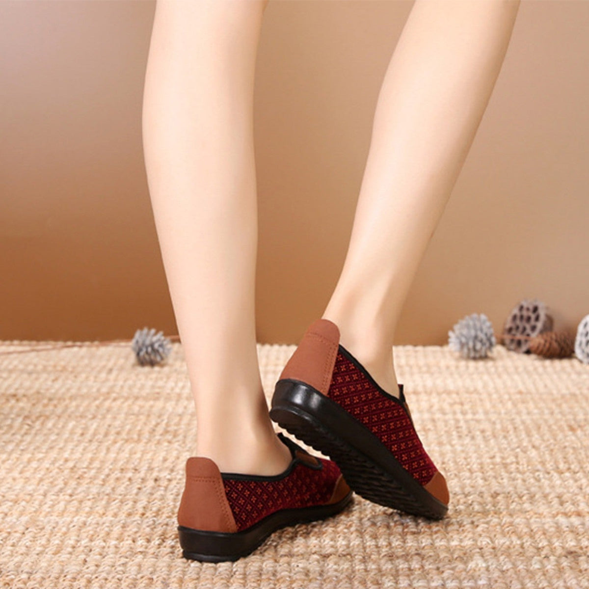 Walking Flats Shoes for Woman Lightweight Round Toe Old Beijing Slip On Walking Flats for Woman Work Date Shopping