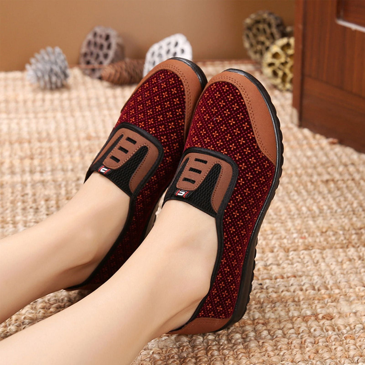Walking Flats Shoes for Woman Lightweight Round Toe Old Beijing Slip On Walking Flats for Woman Work Date Shopping