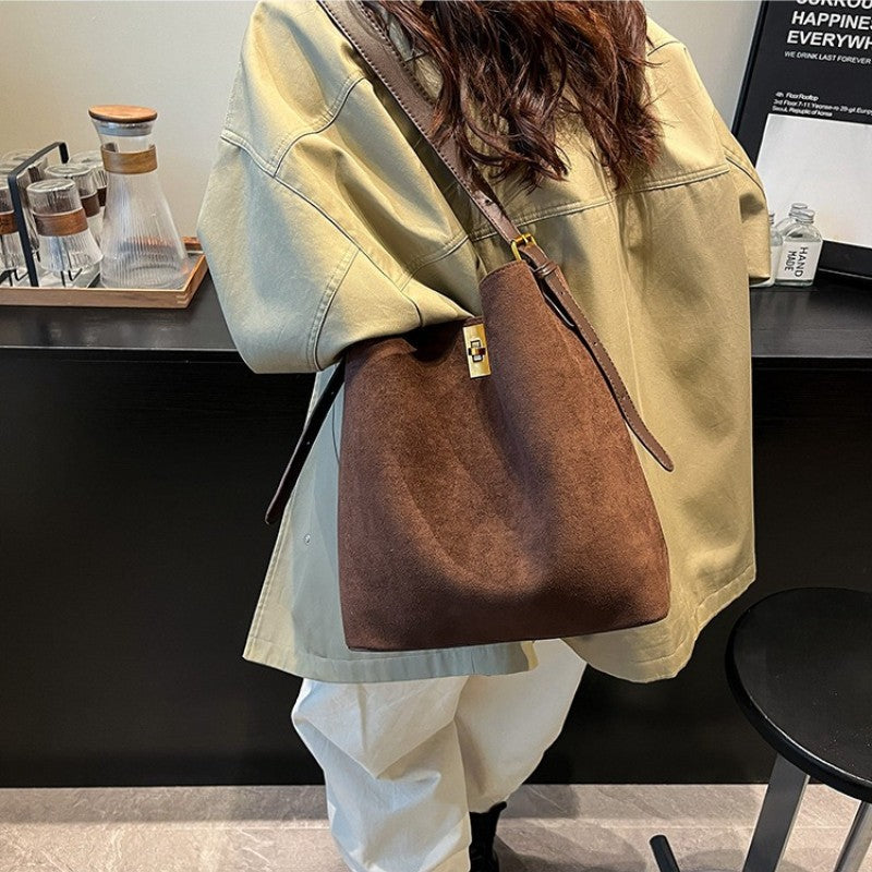 Shoulder Bags Bucket Bag Retro Suede Fur Women Tote Bag New Style Versatile Shoulder & Crossbody Bag 2025