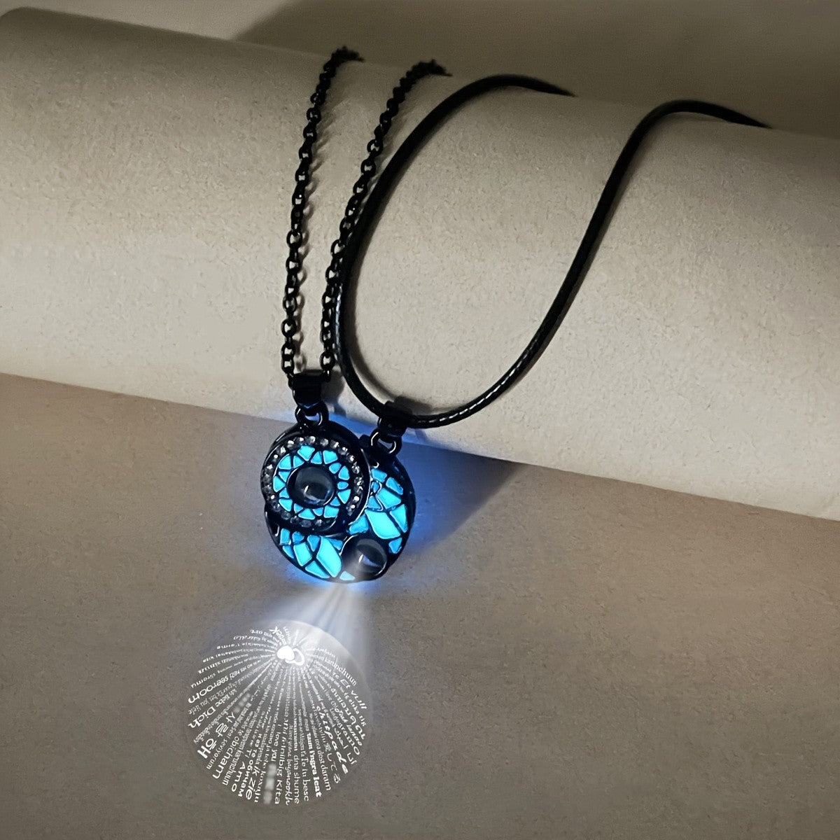 2Pcs Glowing Moon and Sun Projection Couple Necklaces in 100 languages expressing "I love you" - fashionable gift jewelry