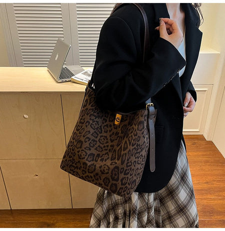 Shoulder Bags Bucket Bag Retro Suede Fur Women Tote Bag New Style Versatile Shoulder & Crossbody Bag 2025