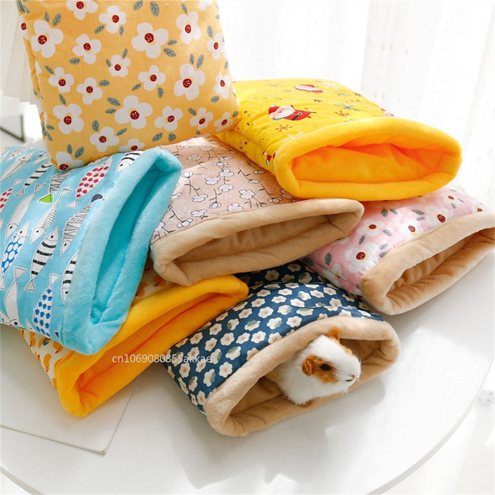 Cartoon Flower Santa Claus Guinea Pig Sleeping Bags Soft Cotton Hedgehog Rat Cage Pet Rest House Hut Tent Hamster Accessories