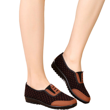 Walking Flats Shoes for Woman Lightweight Round Toe Old Beijing Slip On Walking Flats for Woman Work Date Shopping