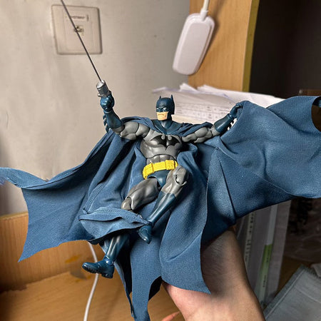New In-Stock Mafex 105 Comic Version Hush Batman Blue Justice League Action Figure For Kids' Collection Toy Christmas Gift